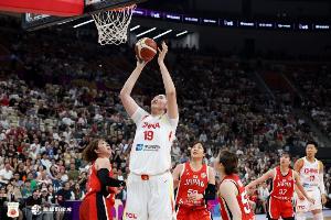 媒体人:问题不在张子宇个人防守 而在女篮难以围绕她构建多变策略