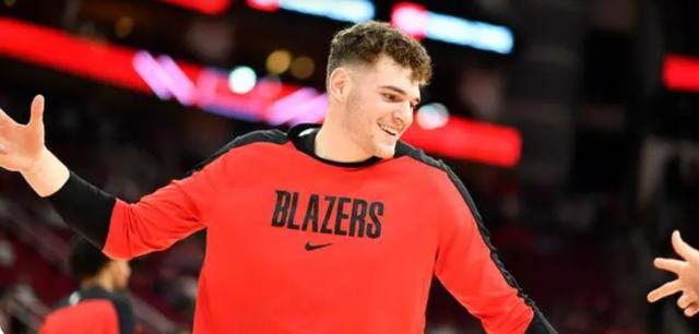 注册平台-19篮板！开拓者新秀创联盟纪录 艾顿即将被交易？