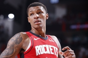 训练师：贾巴里把训练当成了他的生活 他身材与KD相似但风格不同