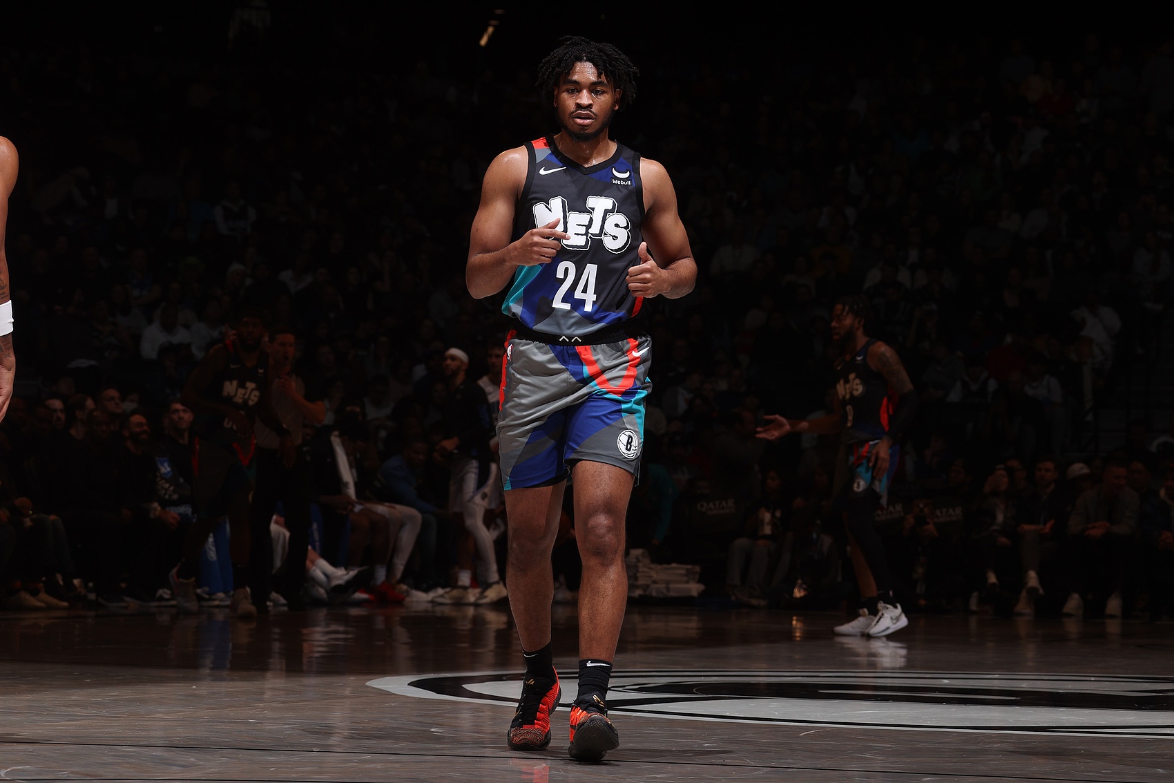 注册平台-卡梅隆-托马斯生涯场均15.1分2.6篮板2.1助攻 上赛季数据跃升至24分3.3篮板3.8助攻