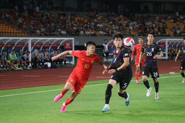 世界杯分组-亚运队初定号码谭龙身披10号 方昊穿回“幸运战袍”