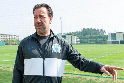 足球投注-邀请范佩西出任球队助教？广州城：永远别说不可能