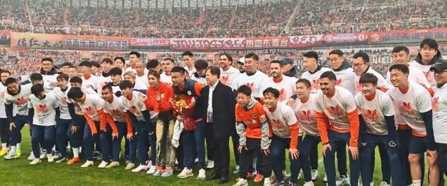 世界杯分组-韩鹏祝福张弛：“上半场”结束，“下半场”同样精彩，送战友